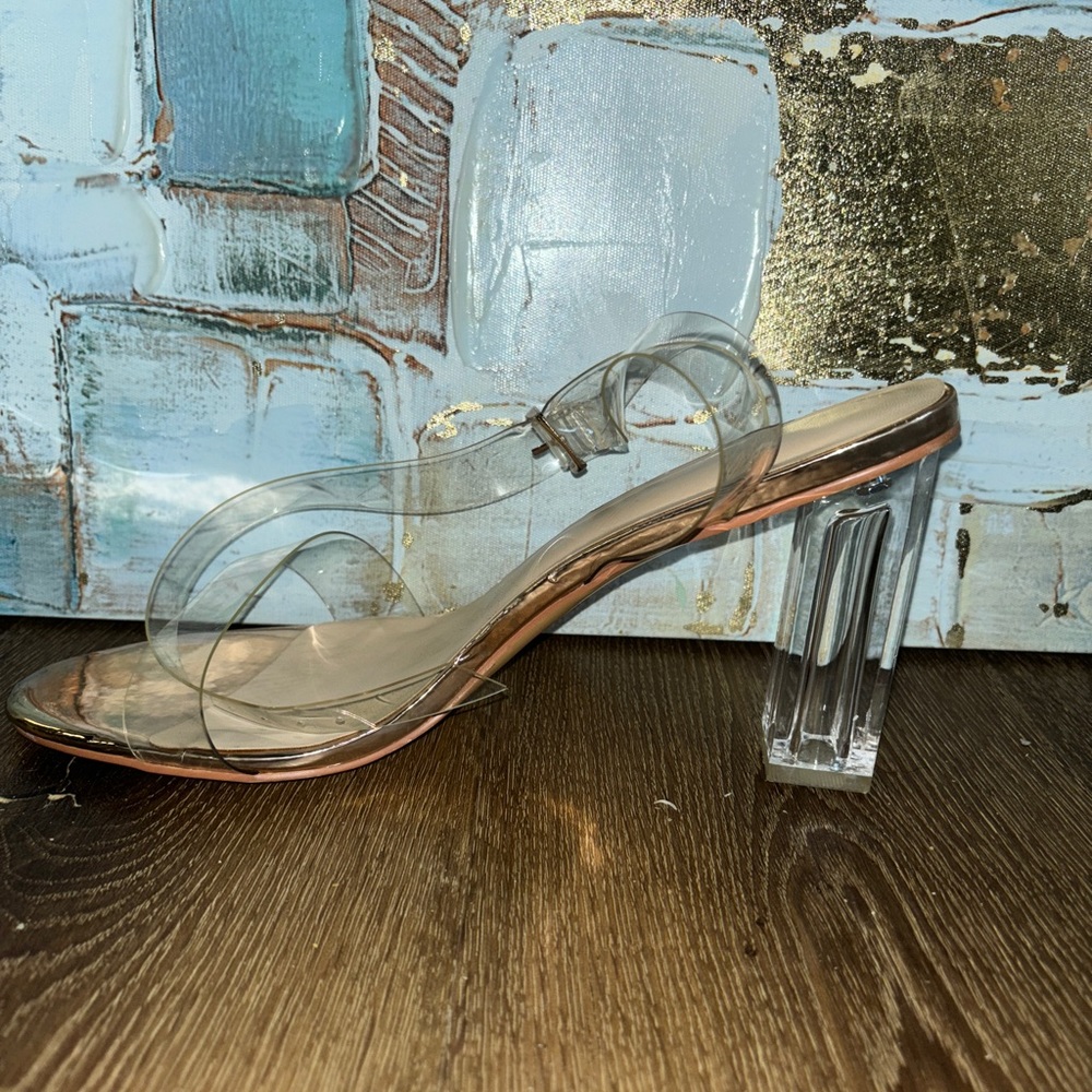 CLEAR GOLDEN HEELS